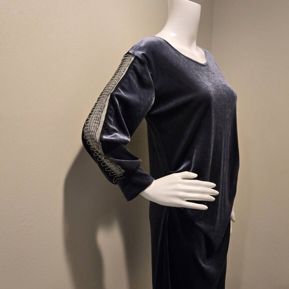NWT Vicky & Lucas Gray Velvet Long Sleeved Dress M - Picture 4 of 6